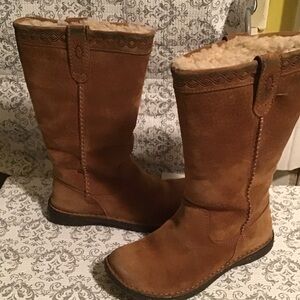 UGG Tan Suede Kids Boots “Super Swell”